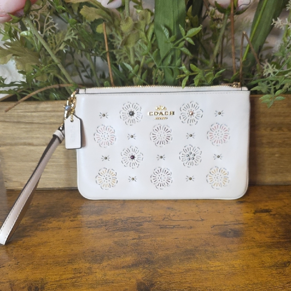 Coach  Tea Rose Large Clutch